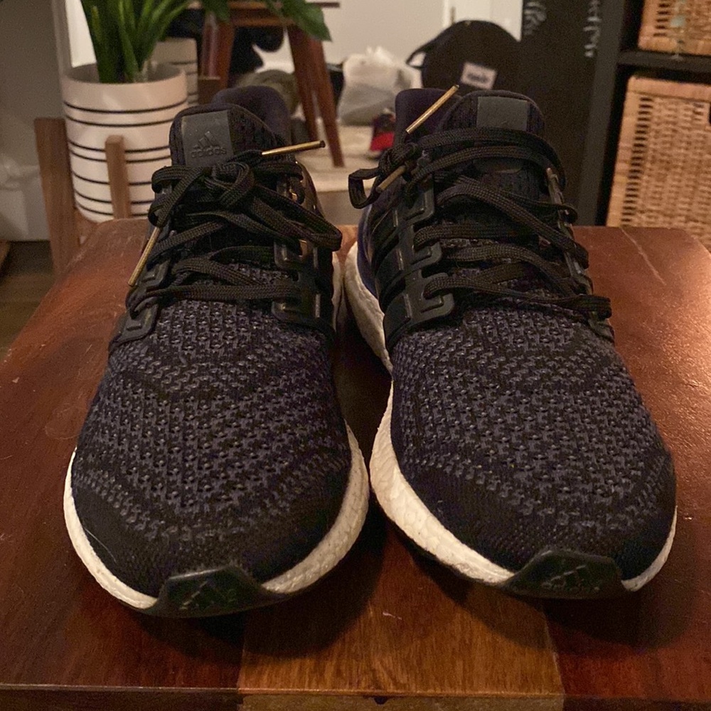 Adidas ultraboost shoes sneakers size 9 - Picture 3 of 8